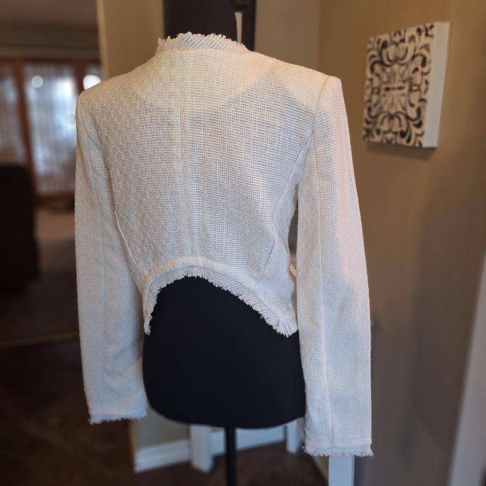 Chic Cropped Cream Ivory Textured Fringe Hem Blazer Small / Medium